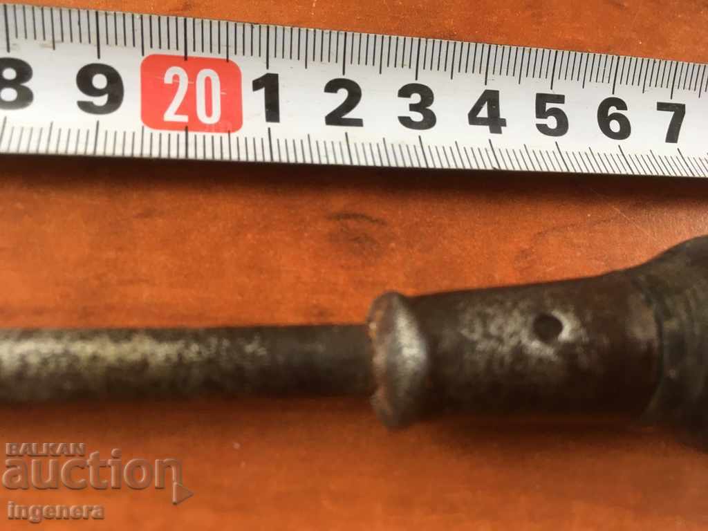 Delivery of SCREWDRIVER LARGE STRONG INSTRUMENT OF THE MASTER METAL WOOD Delivery of SCREWDRIVER LARGE STRONG INSTRUMENT OF THE MASTER METAL WOOD