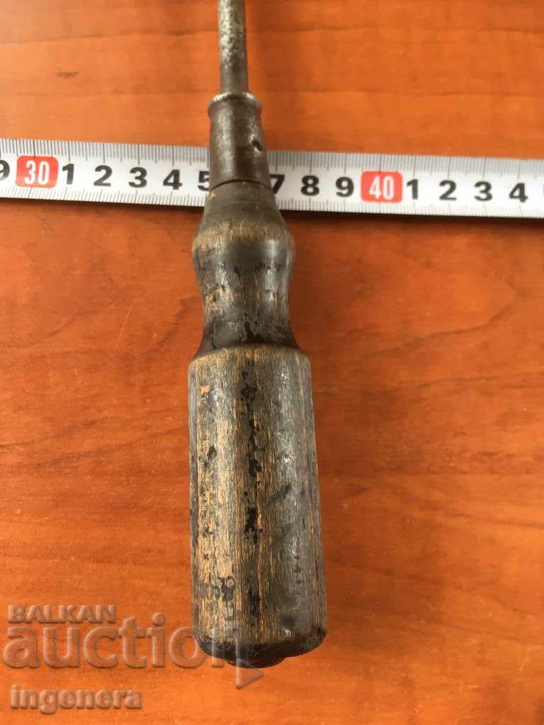 SCREWDRIVER LARGE STRONG INSTRUMENT OF THE MASTER METAL WOOD - 5 SCREWDRIVER LARGE STRONG INSTRUMENT OF THE MASTER METAL WOOD - 5