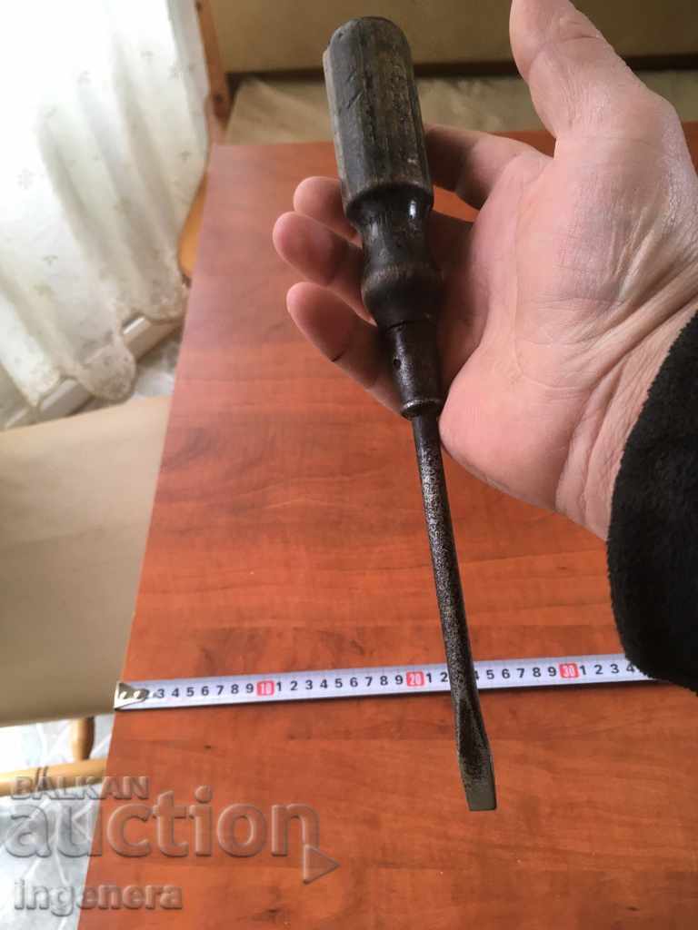 SCREWDRIVER LARGE STRONG INSTRUMENT OF THE MASTER METAL WOOD