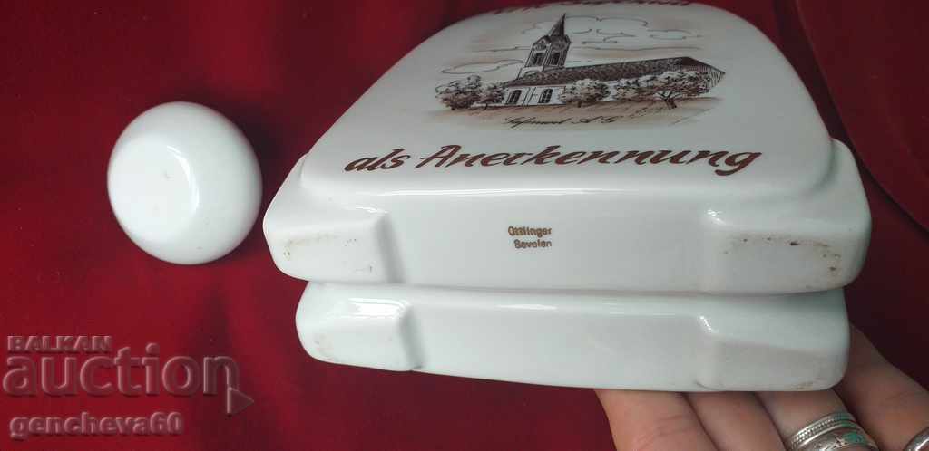 Porcelain cup with coat of arms / marking with price 30.00 BGN | € 15.34 Porcelain cup with coat of arms / marking with price 30.00 BGN | € 15.34