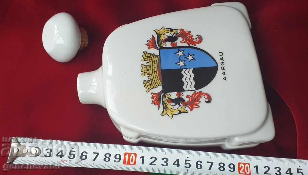 Auction  Porcelain cup with coat of arms / marking