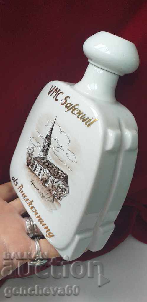 Delivery of Porcelain cup with coat of arms / marking