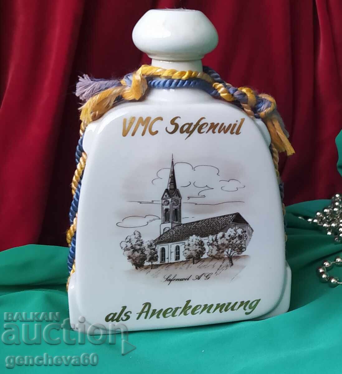 Porcelain cup with coat of arms / marking - 7