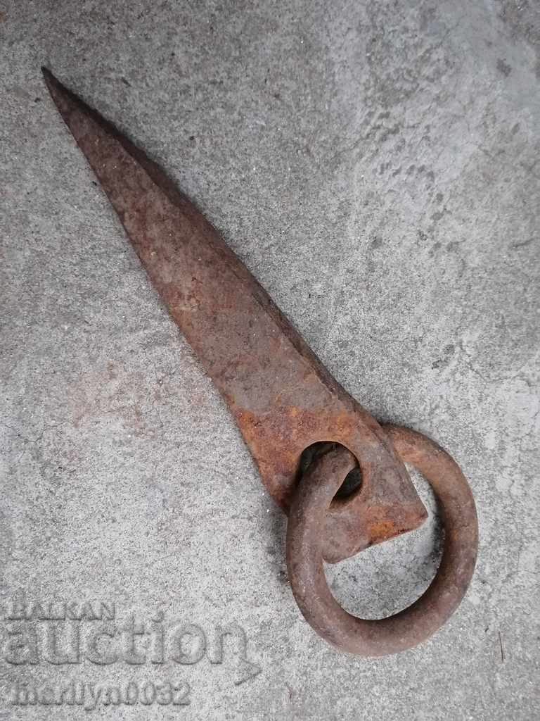 Auction Old wrought iron wedge with wrought iron ring large nail Auction Old wrought iron wedge with wrought iron ring large nail