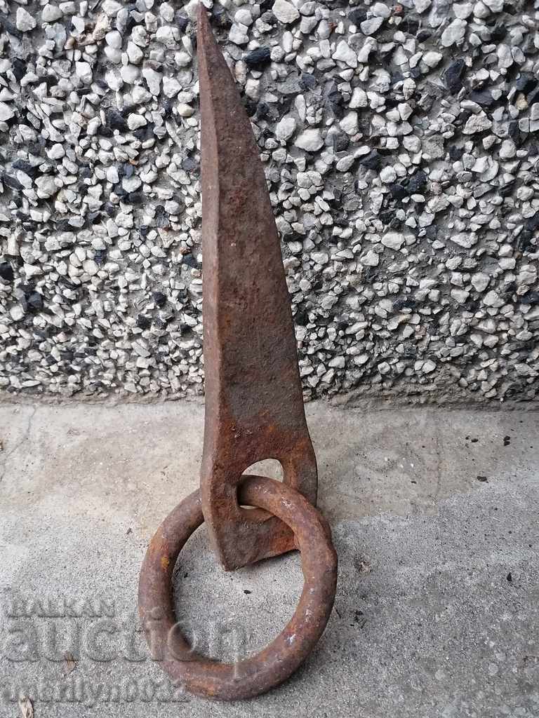Old wrought iron wedge with wrought iron ring large nail - 5 Old wrought iron wedge with wrought iron ring large nail - 5