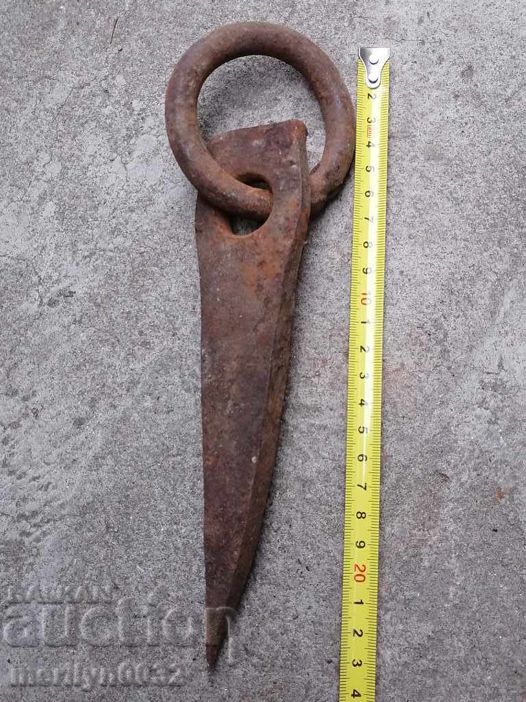 Old wrought iron wedge with wrought iron ring large nail - 6 Old wrought iron wedge with wrought iron ring large nail - 6