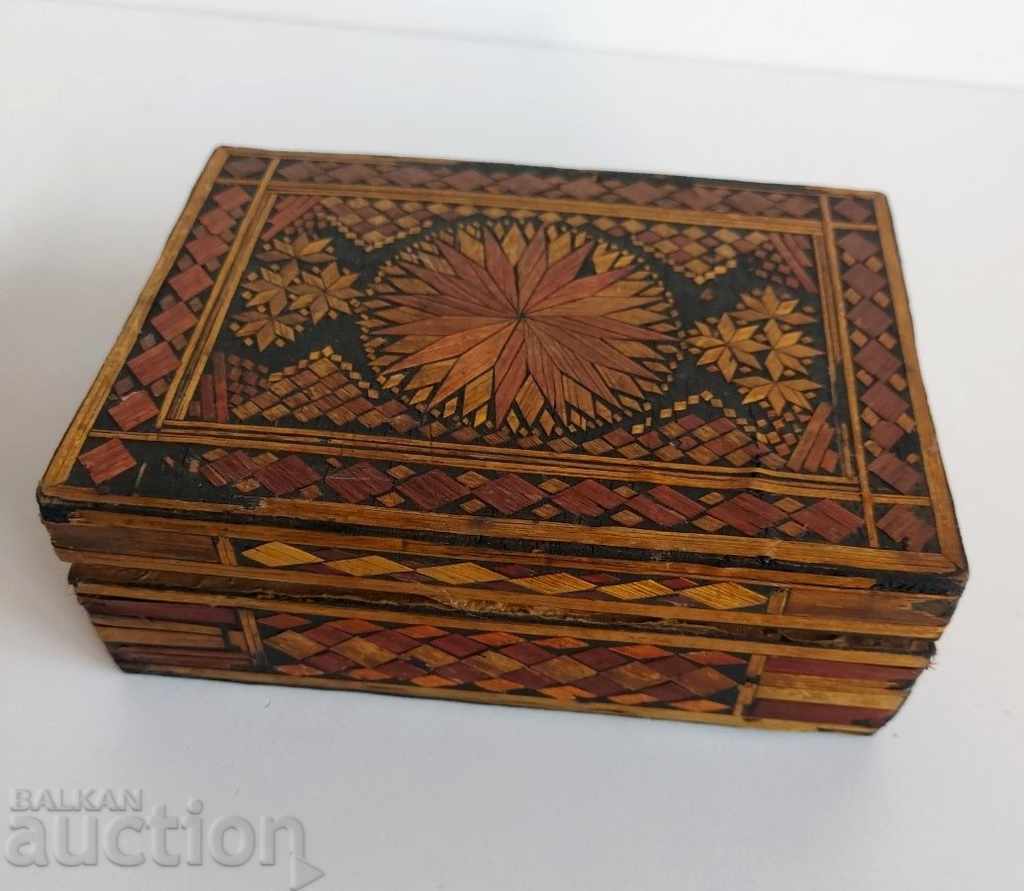 СОЦ ДЪРВЕНА КУТИЯ ИНТАРЗИЯ с цена 19.00 лв. | € 9.71 СОЦ ДЪРВЕНА КУТИЯ ИНТАРЗИЯ с цена 19.00 лв. | € 9.71