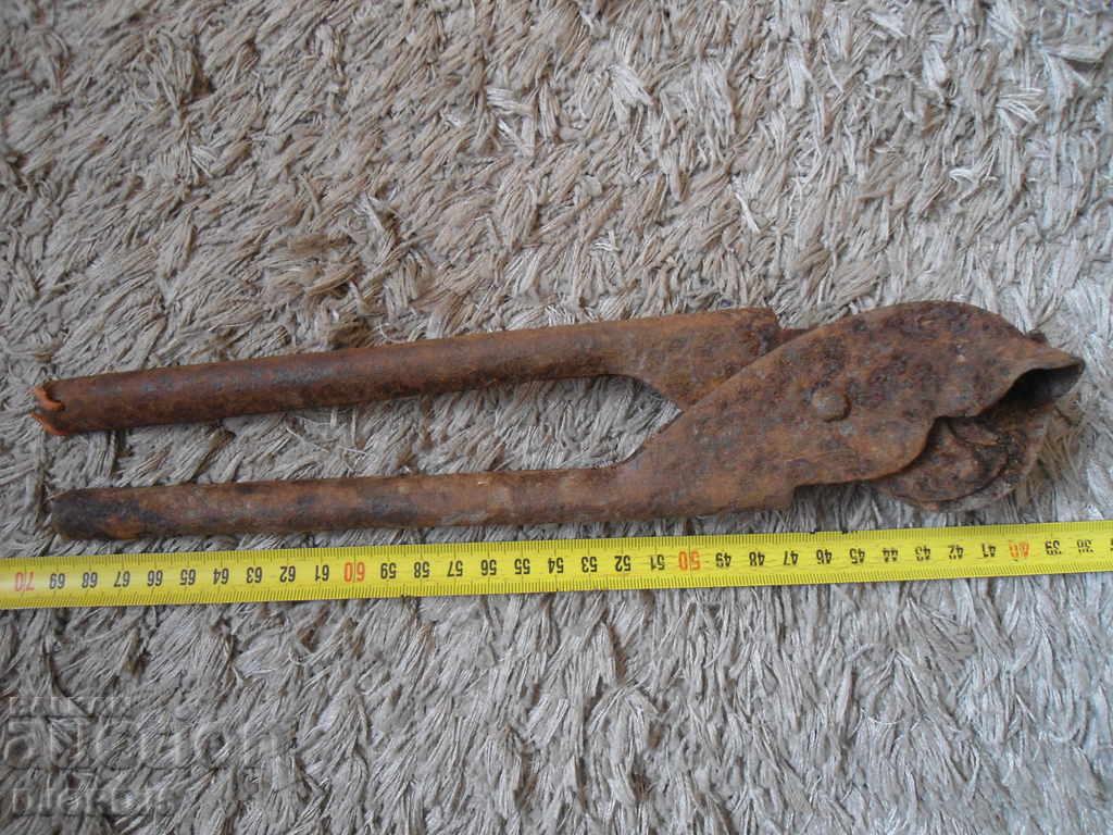 Delivery of Old specialized pliers Delivery of Old specialized pliers