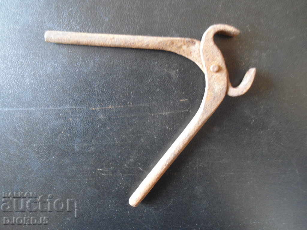 Old little pliers with price 4.00 BGN | € 2.05 Old little pliers with price 4.00 BGN | € 2.05