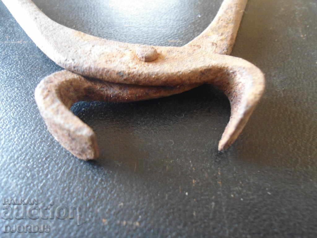 Auction Old little pliers Auction Old little pliers