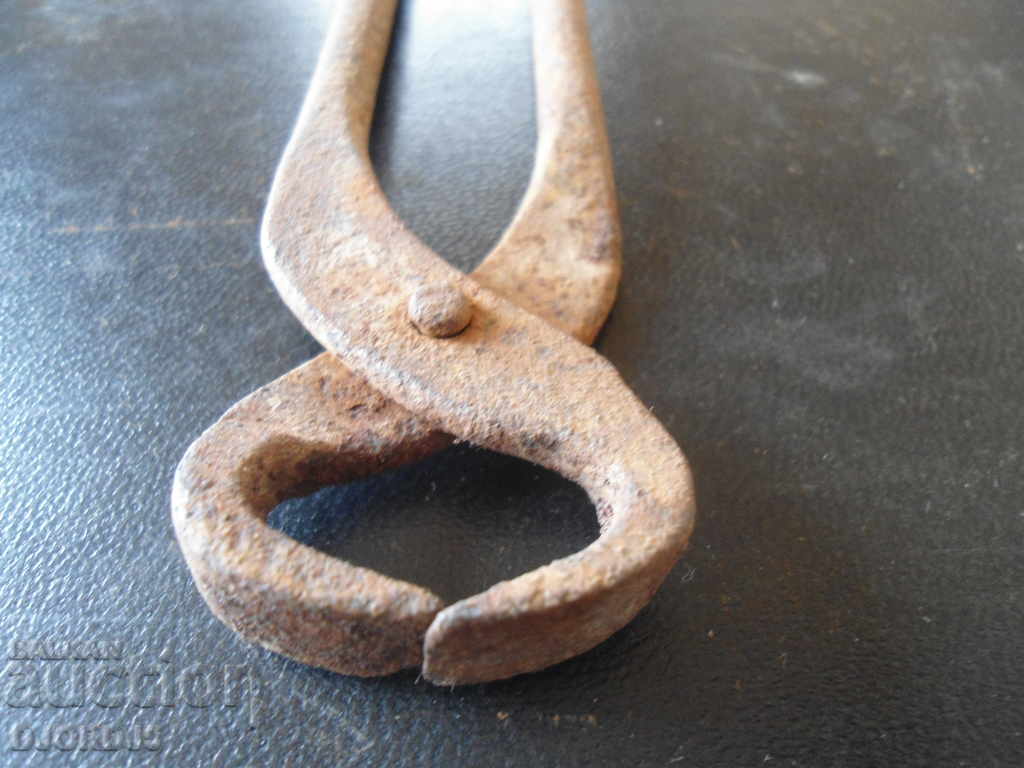 Delivery of Old little pliers Delivery of Old little pliers