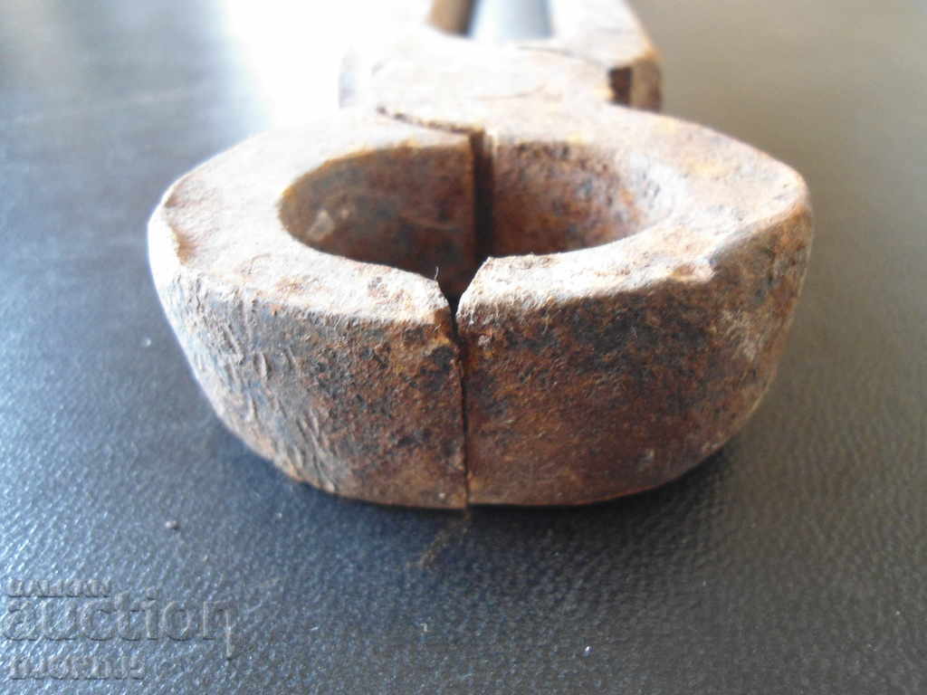 Delivery of Old big pliers Delivery of Old big pliers