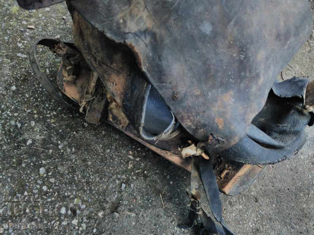 Auction  An old saddle