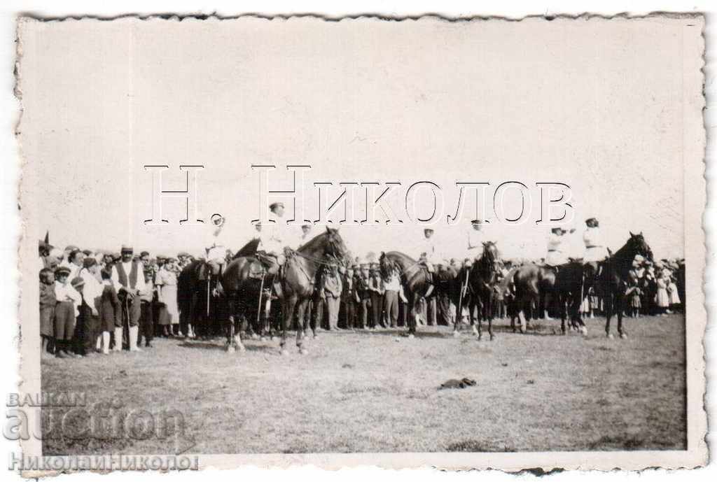 LITTLE OLD PHOTO MILITARY OFFICERS ON HORSE + CITIZENS B290 LITTLE OLD PHOTO MILITARY OFFICERS ON HORSE + CITIZENS B290