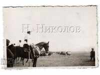 LITTLE OLD PHOTO MILITARY OFFICERS ON HORSE + CITIZENS B291