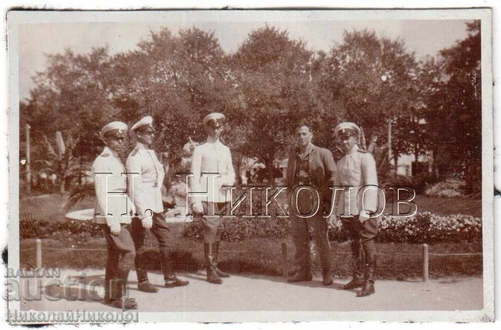 LITTLE OLD MILITARY PHOTO IN PARK B293 LITTLE OLD MILITARY PHOTO IN PARK B293