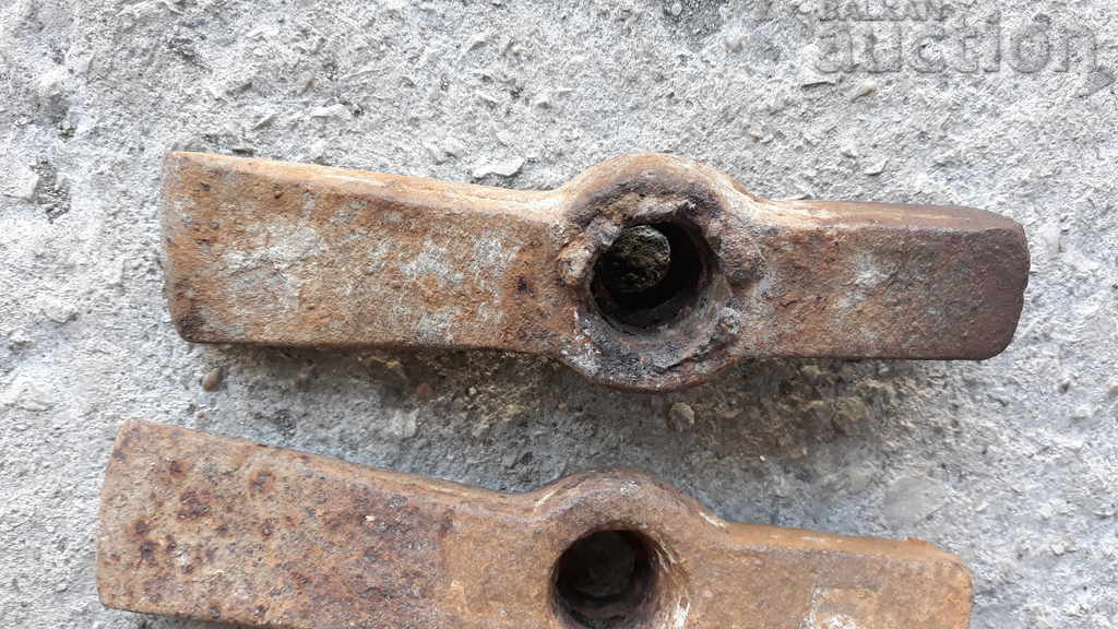 Delivery of lot two stone hammers hammer Delivery of lot two stone hammers hammer