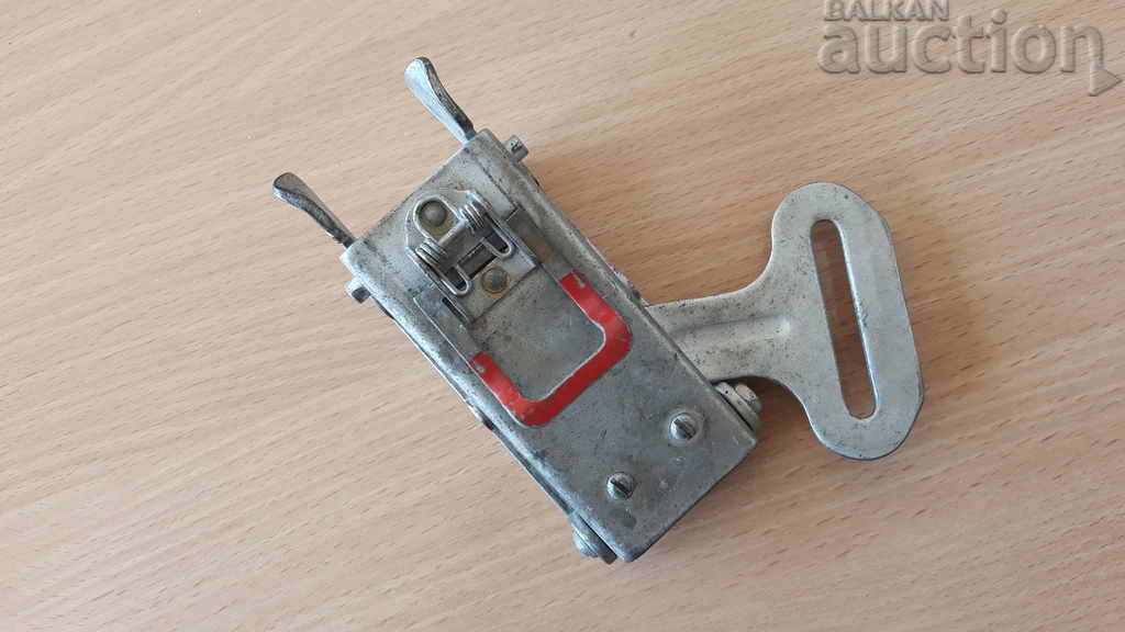 Delivery of pilot four-point belt locking mechanism Delivery of pilot four-point belt locking mechanism