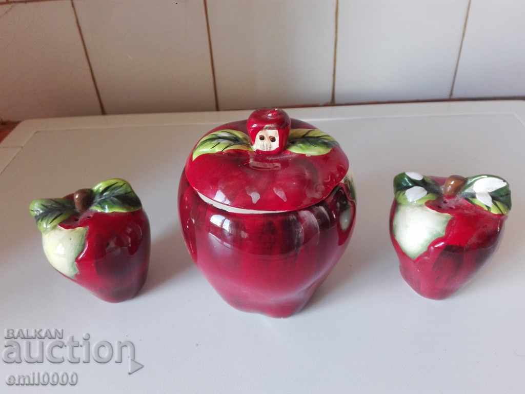 Beautiful spice set.