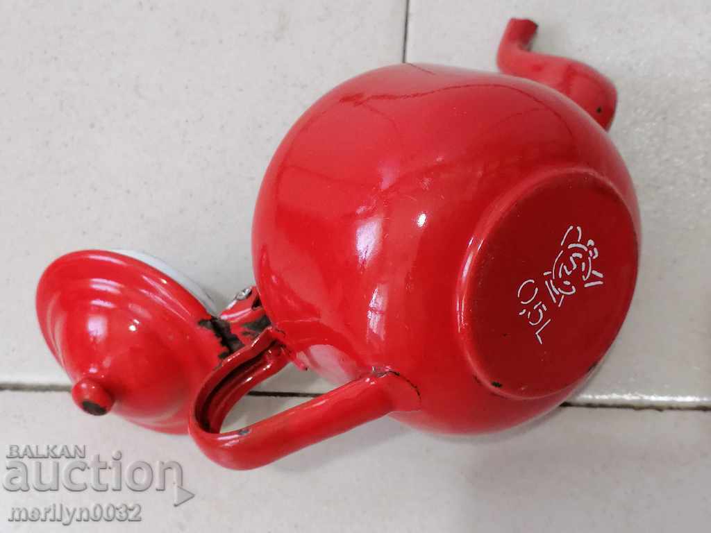 Delivery of Enamelled teapot made of salt container with enamel