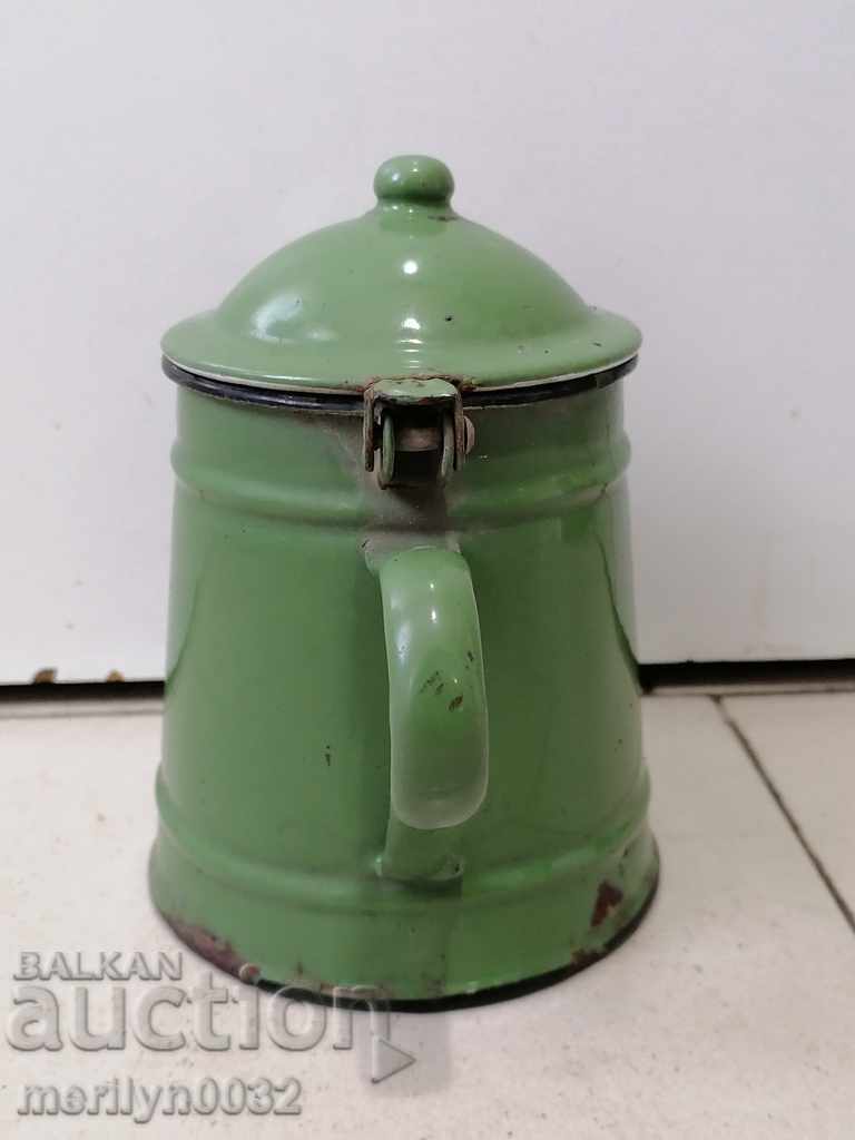 Delivery of Enamelled teapot made of salt container with enamel jade jug Delivery of Enamelled teapot made of salt container with enamel jade jug