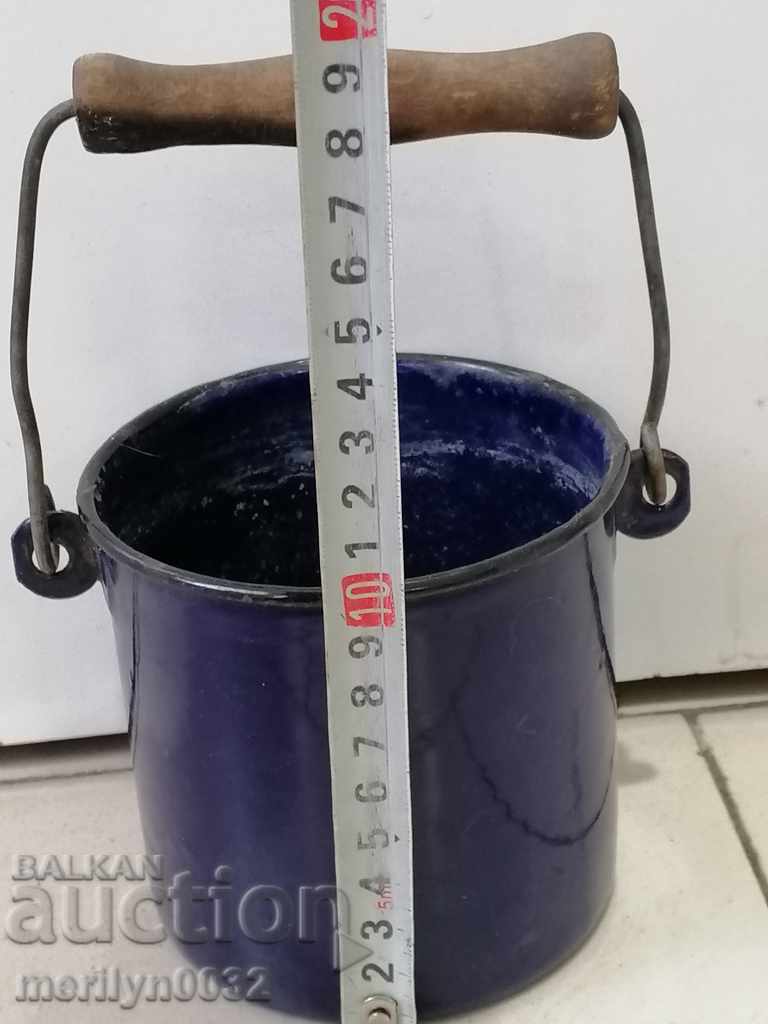 Delivery of Old enamel jug enamel enamel dish Delivery of Old enamel jug enamel enamel dish