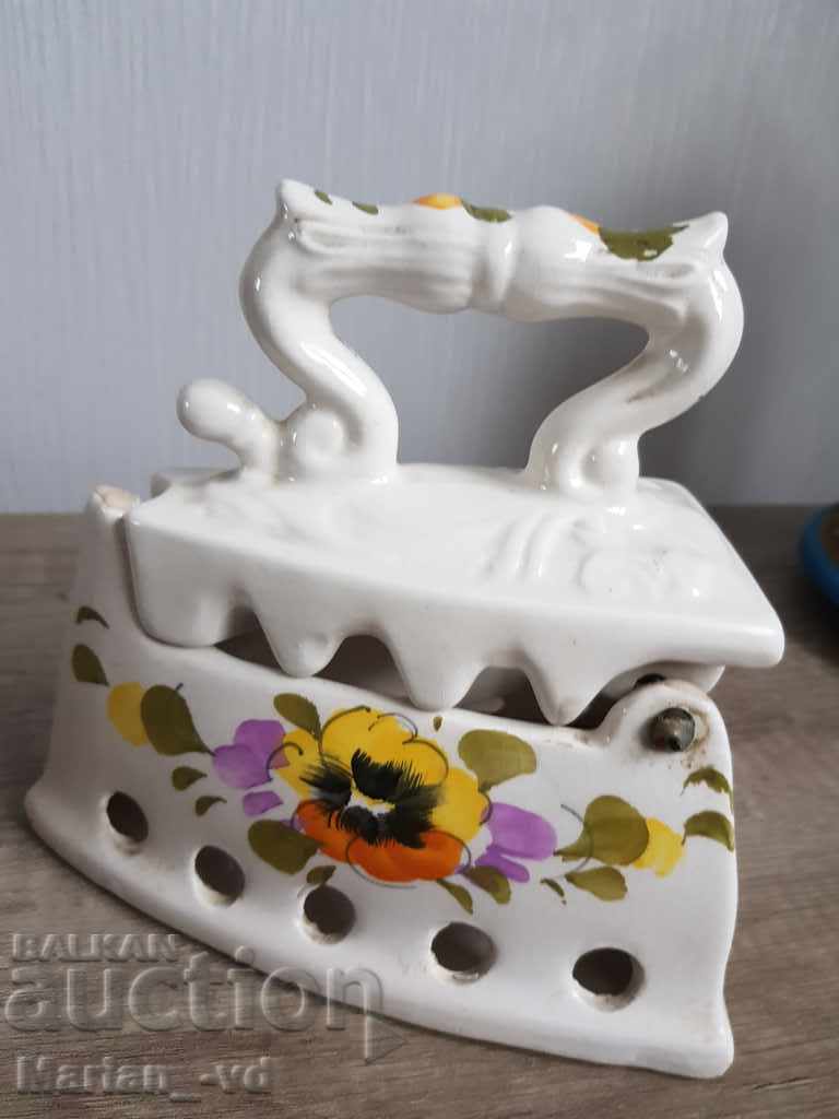 Souvenir porcelain iron with price 50.00 BGN | € 25.56