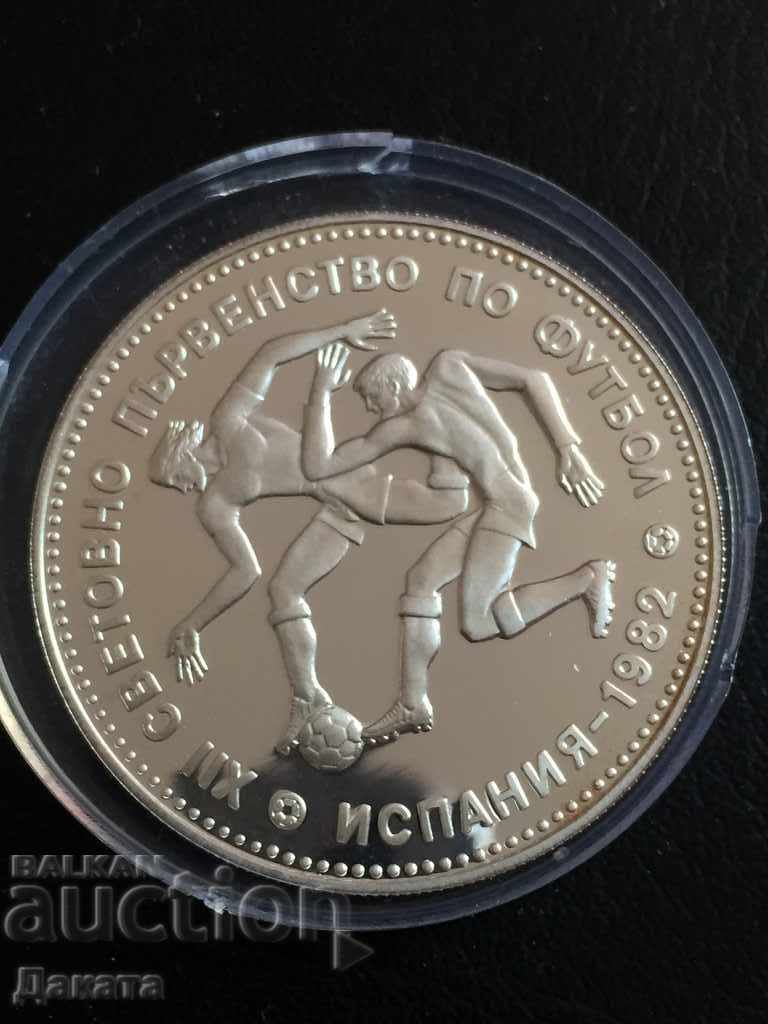 BGN 10 1982 Footballers .Read the description. !!! BGN 10 1982 Footballers .Read the description. !!!