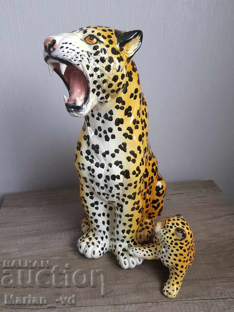 Delivery of Beautiful big porcelain leopard with his little one