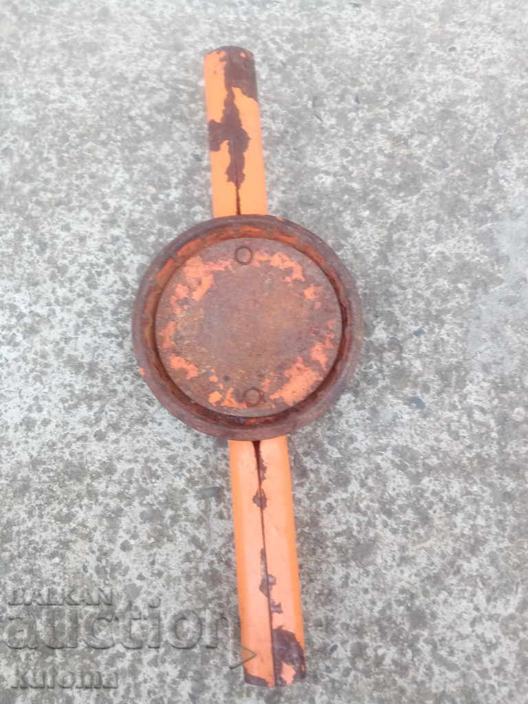 An old jar closure with price 6.99 BGN | € 3.57 An old jar closure with price 6.99 BGN | € 3.57