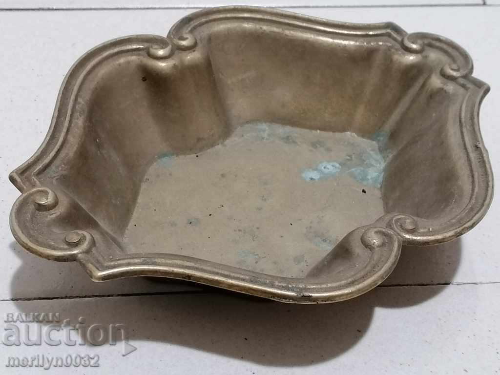 Bol vechi de ciocolată pentru nuci dintr-un bol de alamă cu preț 49.00 BGN | € 25.05 Bol vechi de ciocolată pentru nuci dintr-un bol de alamă cu preț 49.00 BGN | € 25.05