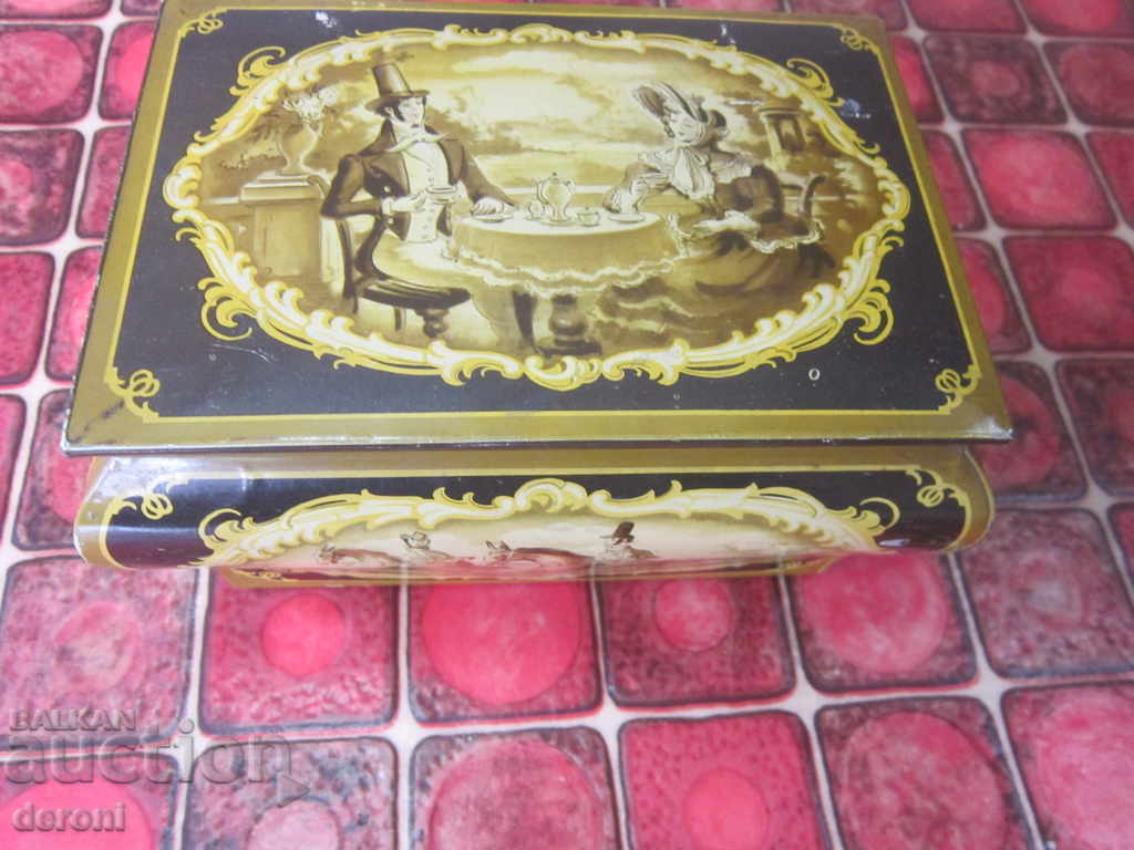 Καταπληκτική τσίγκινη κοσμηματοθήκη με τιμή 15.00 BGN | € 7.67