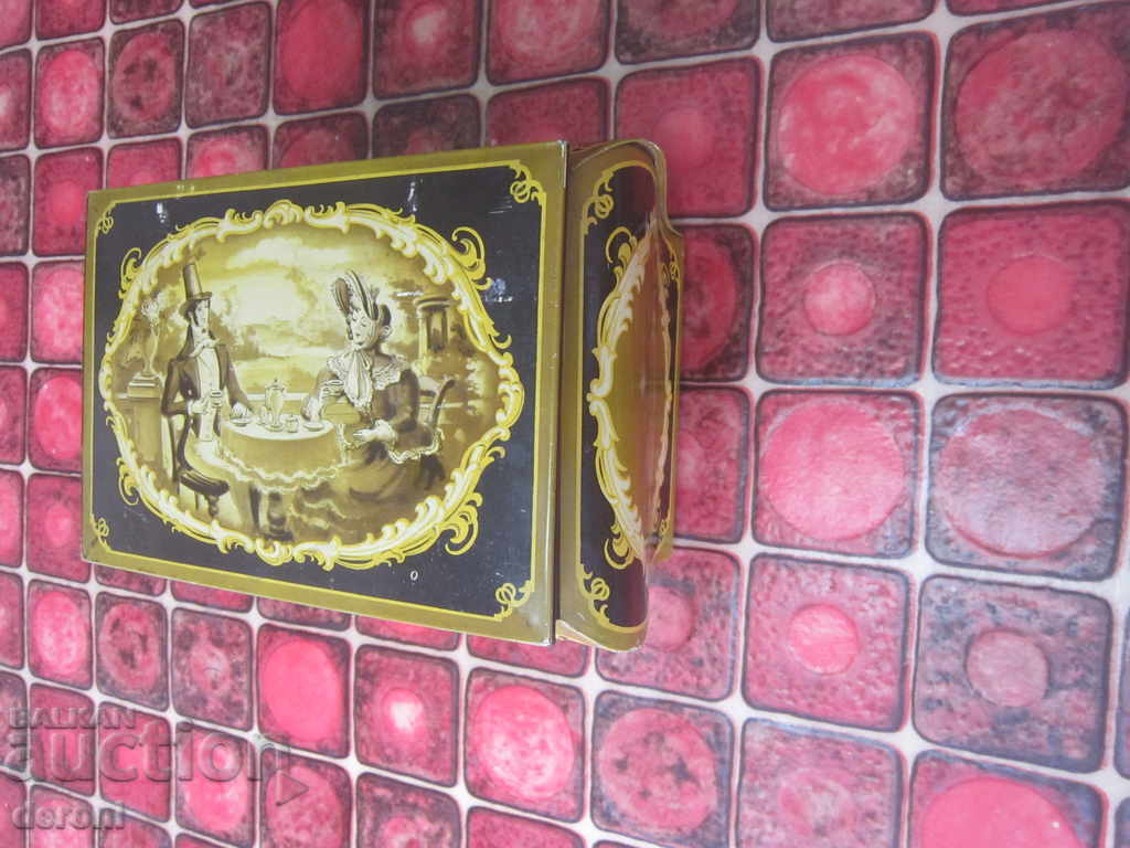 Δημοπρασία Καταπληκτική τσίγκινη κοσμηματοθήκη