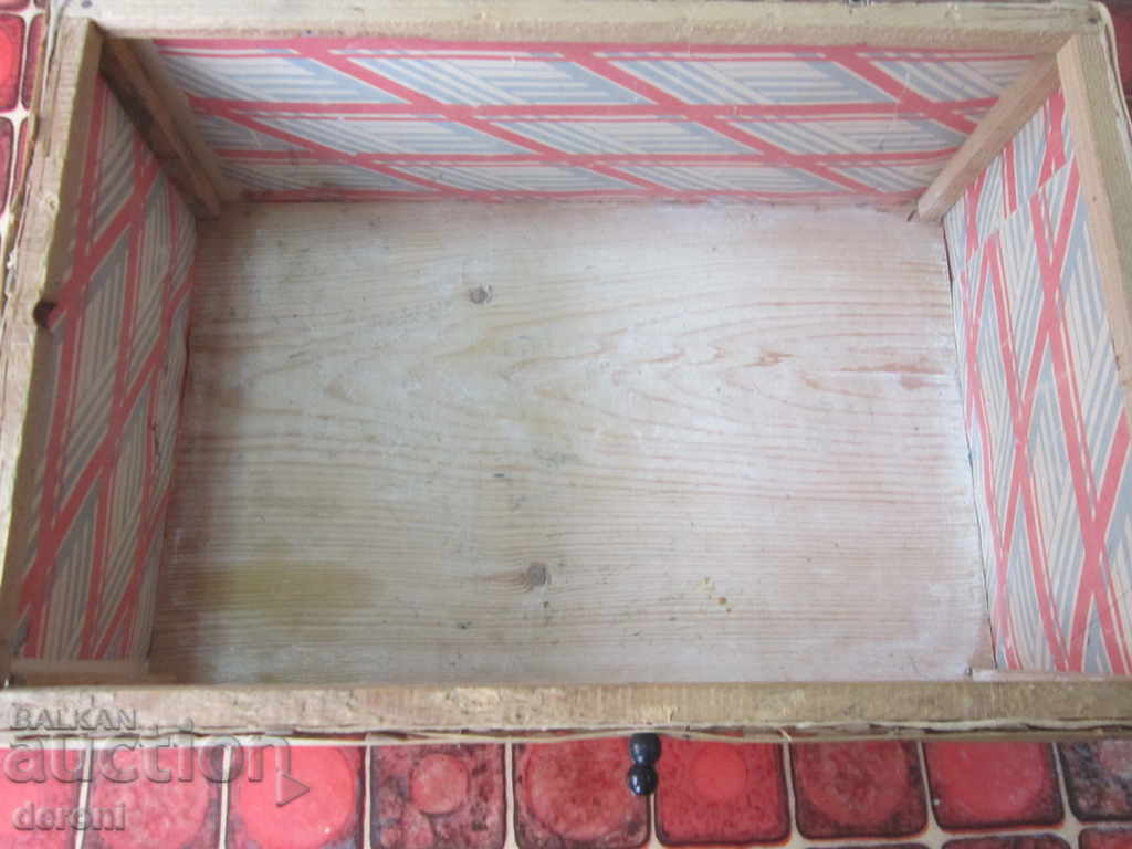 Antique wicker jewelry box items - 6 Antique wicker jewelry box items - 6