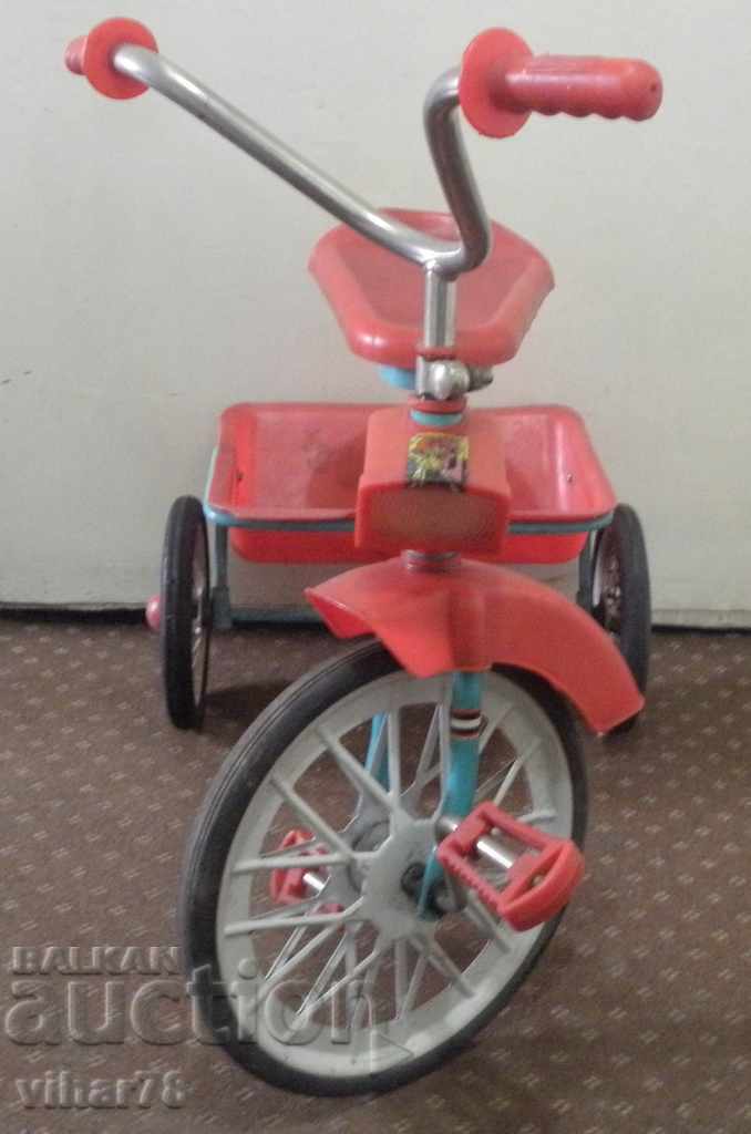 Auction An old children's bicycle Auction An old children's bicycle