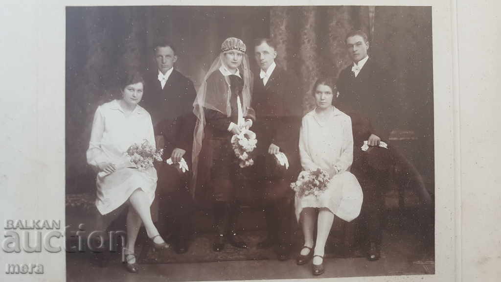 Παλιά φωτογραφία από χαρτόνι σε αρχικό πλαίσιο με τιμή 60.00 BGN | € 30.68 Παλιά φωτογραφία από χαρτόνι σε αρχικό πλαίσιο με τιμή 60.00 BGN | € 30.68