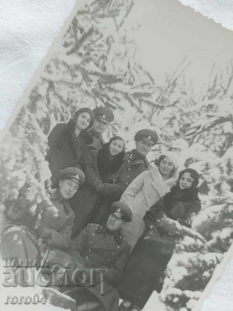 Delivery of OFFICERS - LADIES - WINTER - WWII Delivery of OFFICERS - LADIES - WINTER - WWII
