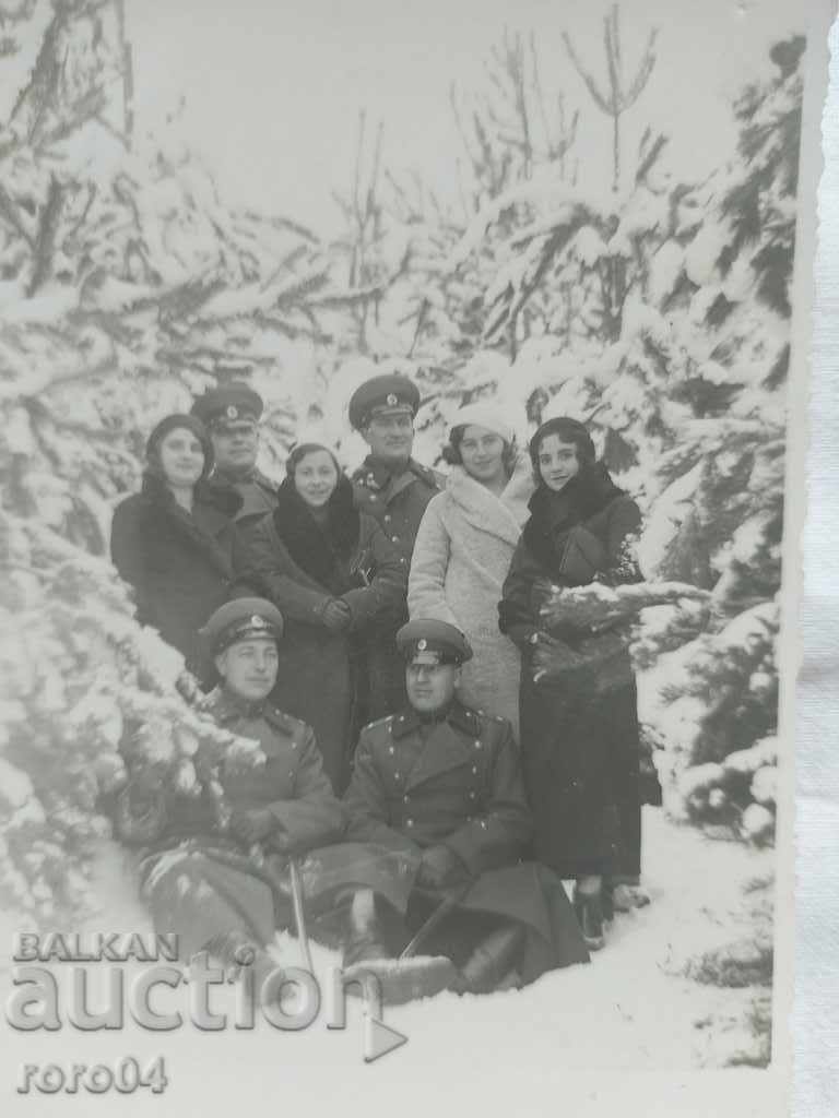 OFFICERS - LADIES - WINTER - WWII - 6