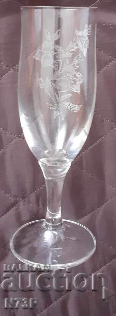 СТАРА ЧАША. КОЛЕКЦИЯ.РЪЧНО ГРАВИРАНА. с цена 3.00 лв. | € 1.53 СТАРА ЧАША. КОЛЕКЦИЯ.РЪЧНО ГРАВИРАНА. с цена 3.00 лв. | € 1.53