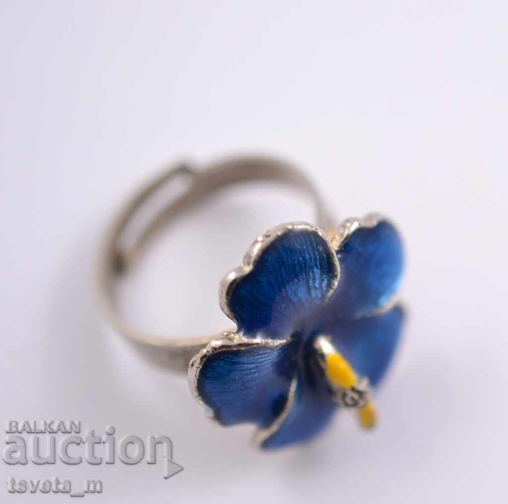 Auction Ring with variable size Auction Ring with variable size