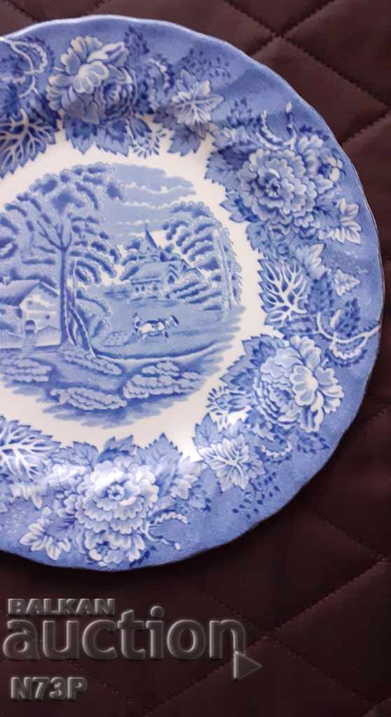 Auction OLD PORCELAIN PLATE. MADE IN ENGLAND. Auction OLD PORCELAIN PLATE. MADE IN ENGLAND.
