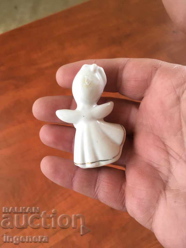 PORCELAIN FIGURE STATUTE GOLD TROPETIST with price 7.00 BGN | € 3.58 PORCELAIN FIGURE STATUTE GOLD TROPETIST with price 7.00 BGN | € 3.58