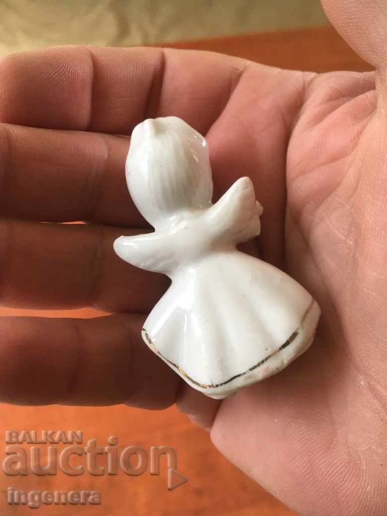 Delivery of PORCELAIN FIGURE STATUTE GOLD FLUTIST Delivery of PORCELAIN FIGURE STATUTE GOLD FLUTIST