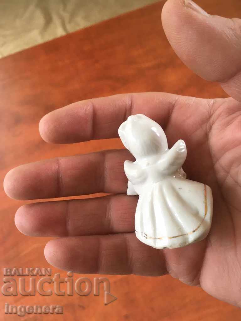 Auction PORCELAIN FIGURE STATUTE GOLD THE VIOLIN Auction PORCELAIN FIGURE STATUTE GOLD THE VIOLIN