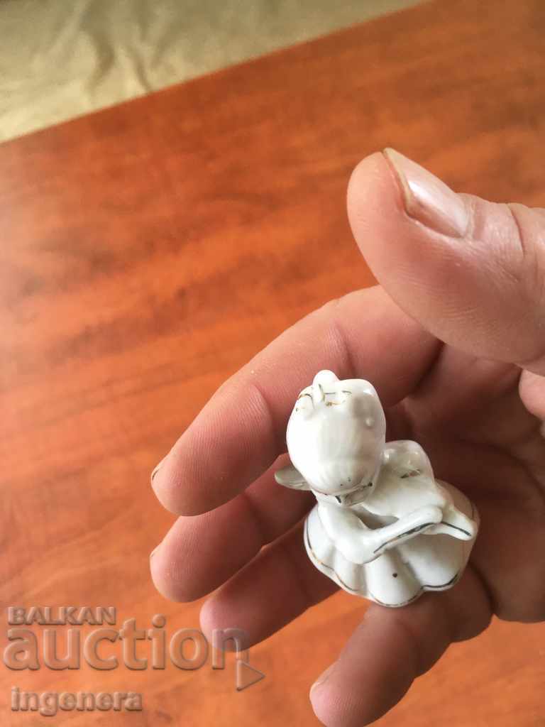 PORCELAIN FIGURE STATUTE GOLD THE VIOLIN - 5 PORCELAIN FIGURE STATUTE GOLD THE VIOLIN - 5