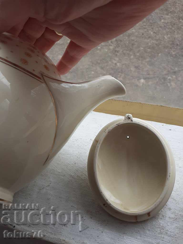 Delivery of English porcelain teapot with bowl markings Delivery of English porcelain teapot with bowl markings