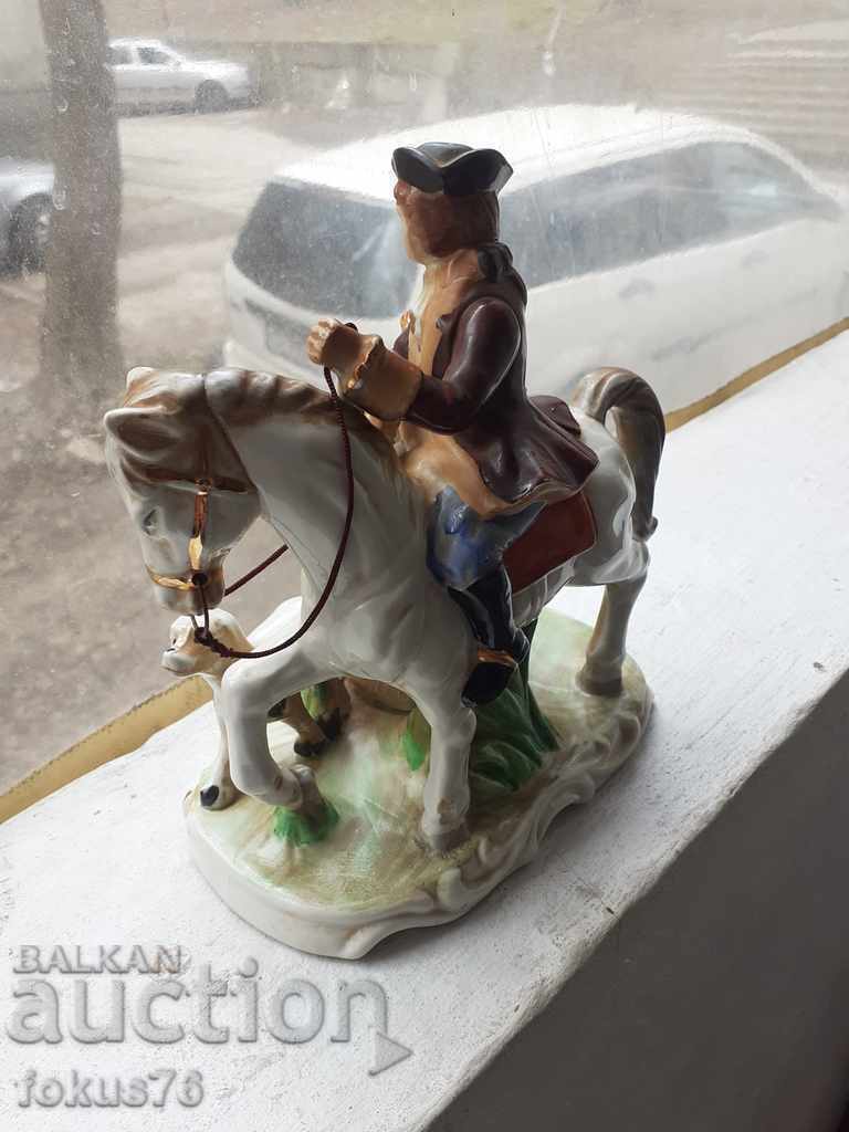 Auction Porcelain figurine figure composition - porcelain - dog Auction Porcelain figurine figure composition - porcelain - dog