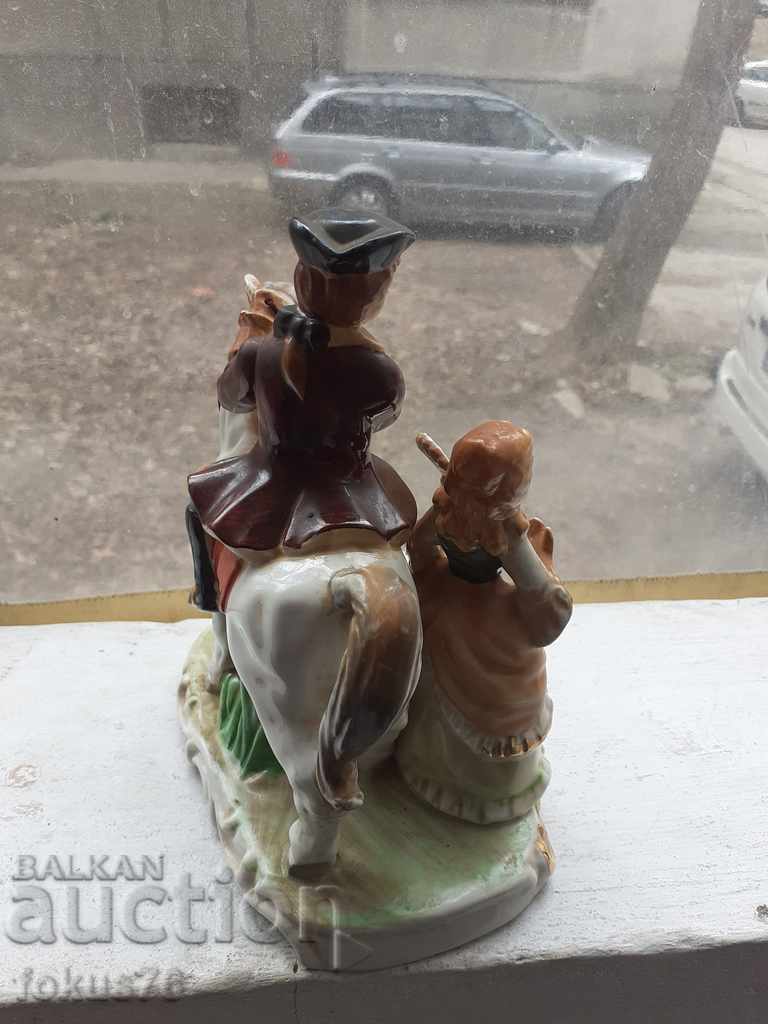 Delivery of Porcelain figurine figure composition - porcelain - dog Delivery of Porcelain figurine figure composition - porcelain - dog