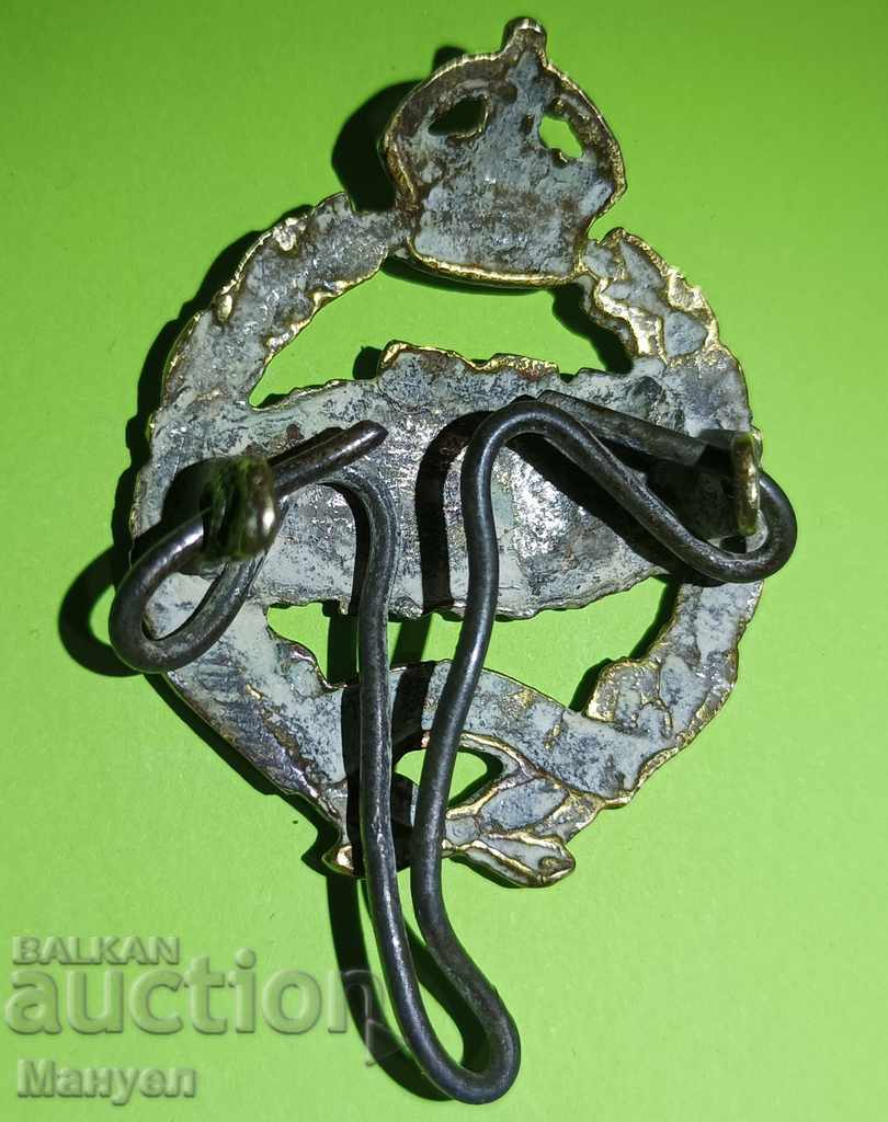 Auction I am selling an old British military tank - WWII. Auction I am selling an old British military tank - WWII.