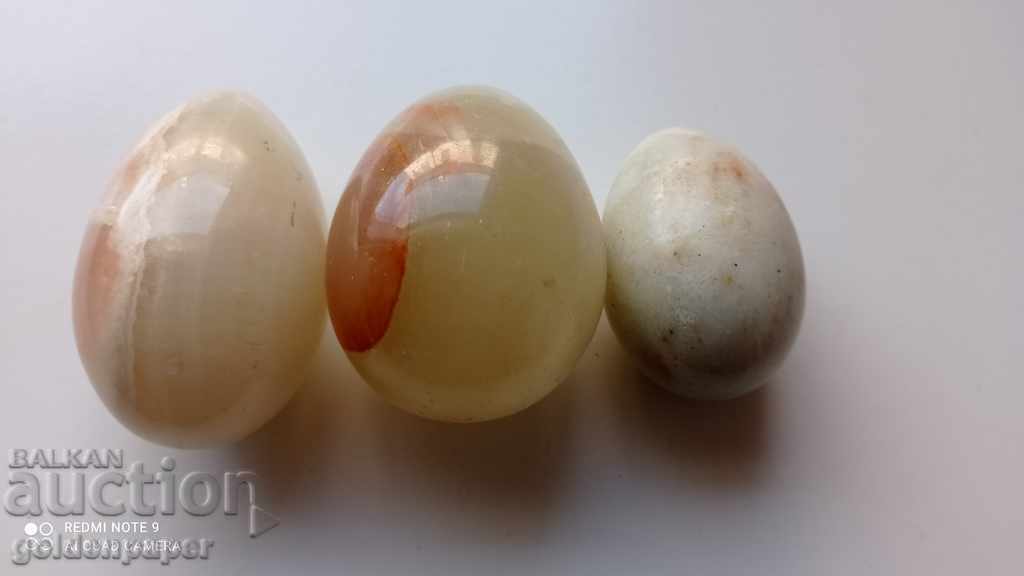 Three alabaster eggs 520g